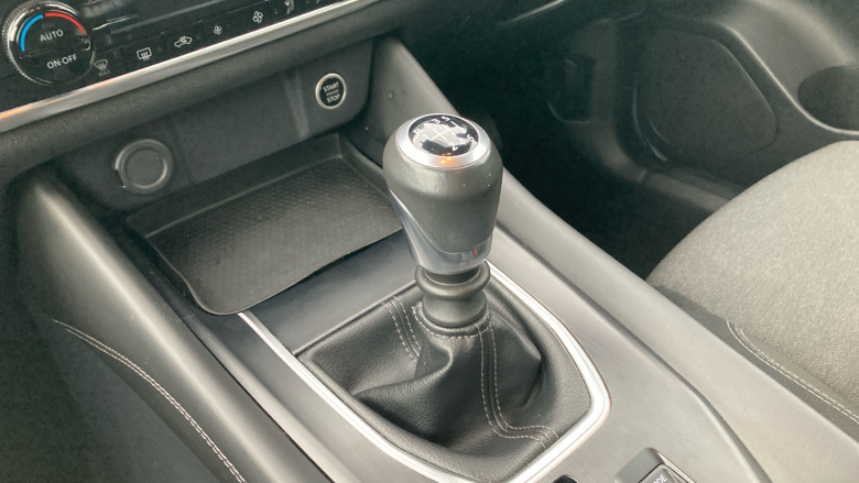 Nissan Qashqai 1.3 DiG-T MH N-Connecta 5dr Petrol Hatchback